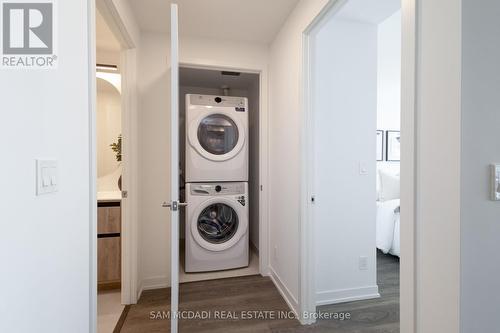 1525 - 7950 Bathurst Street, Vaughan, ON - Indoor Photo Showing Laundry Room