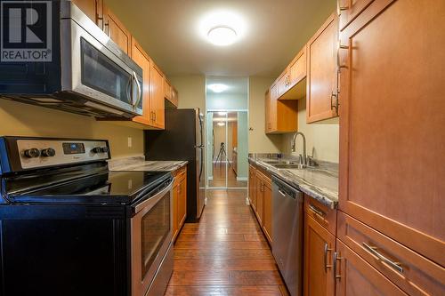 1595 Summit Drive Unit# 27 Lot# 25, Kamloops, BC - Indoor Photo Showing Kitchen With Double Sink