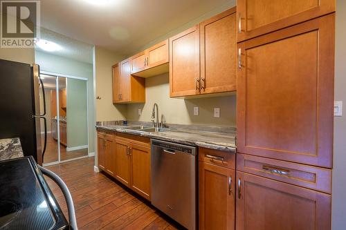 1595 Summit Drive Unit# 27 Lot# 25, Kamloops, BC - Indoor Photo Showing Kitchen With Double Sink