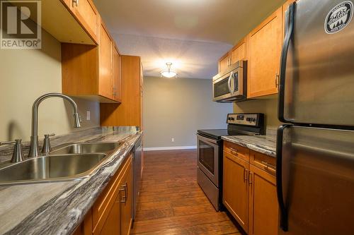 1595 Summit Drive Unit# 27 Lot# 25, Kamloops, BC - Indoor Photo Showing Kitchen With Double Sink