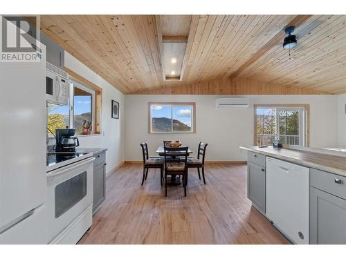 195 Twin Lakes Road, Enderby, BC - Indoor Photo Showing Kitchen