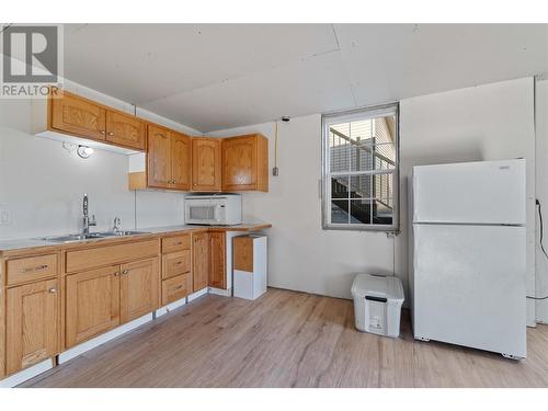 195 Twin Lakes Road, Enderby, BC - Indoor Photo Showing Kitchen With Double Sink