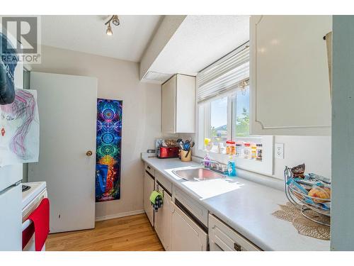 1605 Summit Drive Unit# 9, Kamloops, BC - Indoor Photo Showing Kitchen