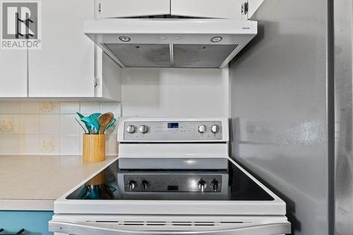 811 21 Street Ne, Salmon Arm, BC - Indoor Photo Showing Kitchen