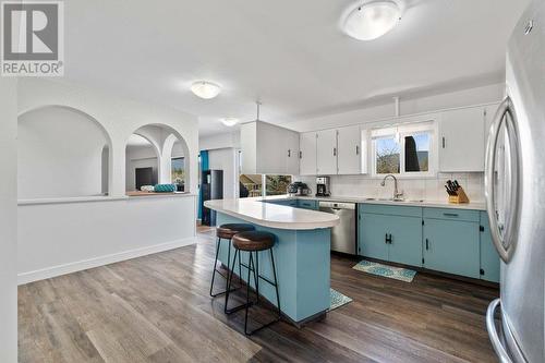 811 21 Street Ne, Salmon Arm, BC - Indoor Photo Showing Kitchen