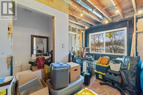 811 21 Street Ne, Salmon Arm, BC - Indoor Photo Showing Laundry Room