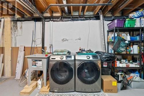 811 21 Street Ne, Salmon Arm, BC - Indoor Photo Showing Laundry Room