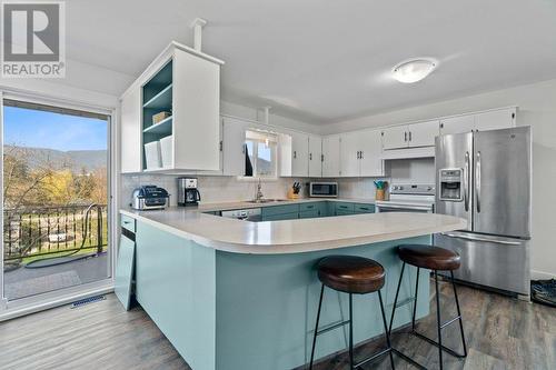 811 21 Street Ne, Salmon Arm, BC - Indoor Photo Showing Kitchen