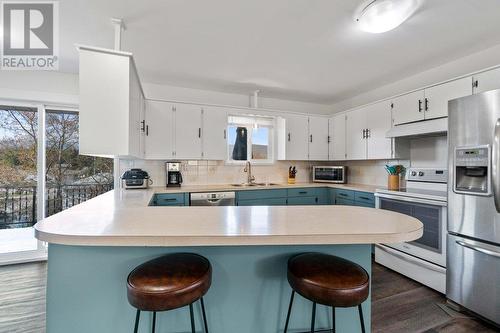 811 21 Street Ne, Salmon Arm, BC - Indoor Photo Showing Kitchen With Double Sink