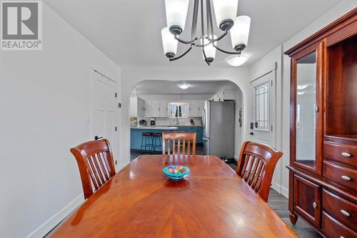 811 21 Street Ne, Salmon Arm, BC - Indoor Photo Showing Dining Room