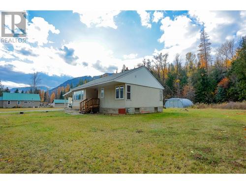 908 Glendale Avenue, Salmo, BC - Outdoor