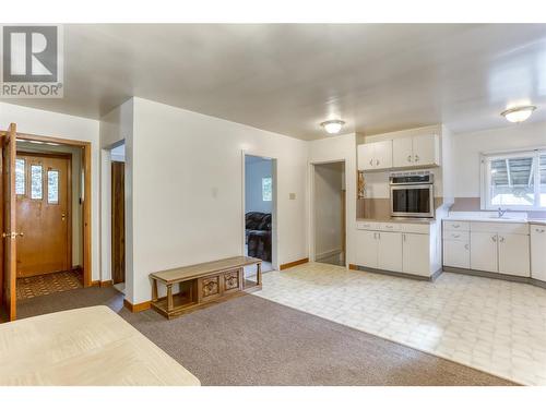 908 Glendale Avenue, Salmo, BC - Indoor Photo Showing Kitchen