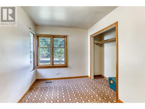 908 Glendale Avenue, Salmo, BC - Indoor Photo Showing Other Room