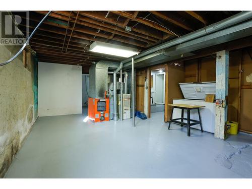 908 Glendale Avenue, Salmo, BC - Indoor Photo Showing Basement