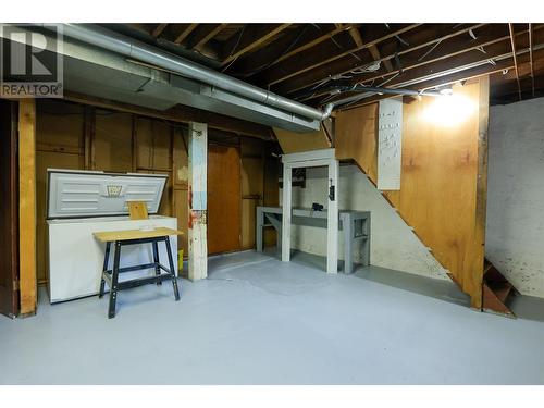 908 Glendale Avenue, Salmo, BC - Indoor Photo Showing Basement