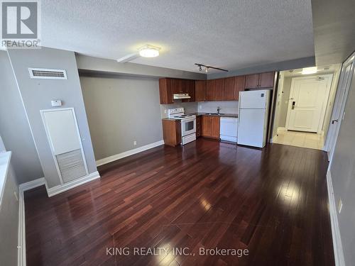 829 - 2737 Keele Street, Toronto, ON - Indoor Photo Showing Kitchen