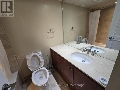 829 - 2737 Keele Street, Toronto, ON - Indoor Photo Showing Bathroom