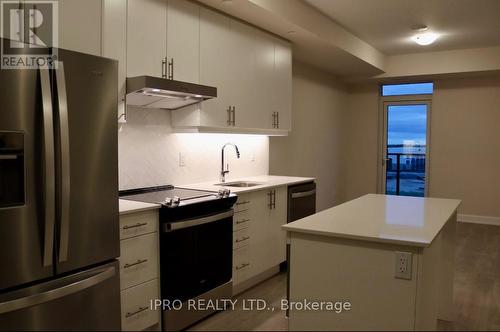 514 - 3200 William Coltson Avenue, Oakville, ON - Indoor Photo Showing Kitchen