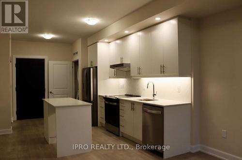 514 - 3200 William Coltson Avenue, Oakville, ON - Indoor Photo Showing Kitchen