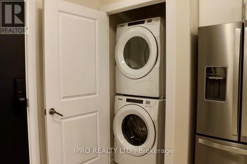 514 - 3200 William Coltson Avenue, Oakville, ON - Indoor Photo Showing Laundry Room