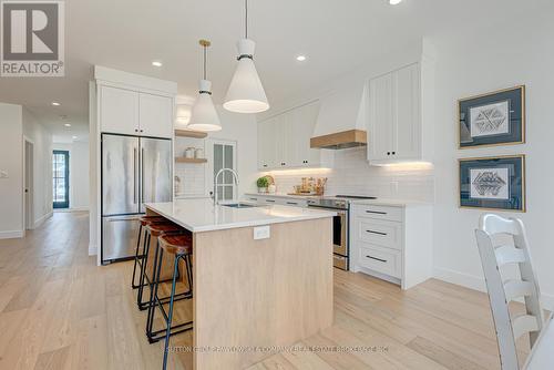 194 Timberwalk Trail, Middlesex Centre (Ilderton), ON - Indoor Photo Showing Kitchen With Upgraded Kitchen