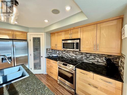 1130 Riverside Avenue Unit# 24, Sicamous, BC - Indoor Photo Showing Kitchen