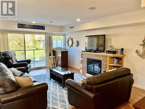 1130 Riverside Avenue Unit# 24, Sicamous, BC - Indoor Photo Showing Living Room With Fireplace