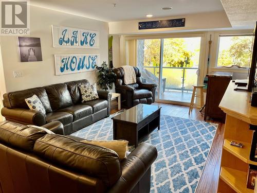 1130 Riverside Avenue Unit# 24, Sicamous, BC - Indoor Photo Showing Living Room