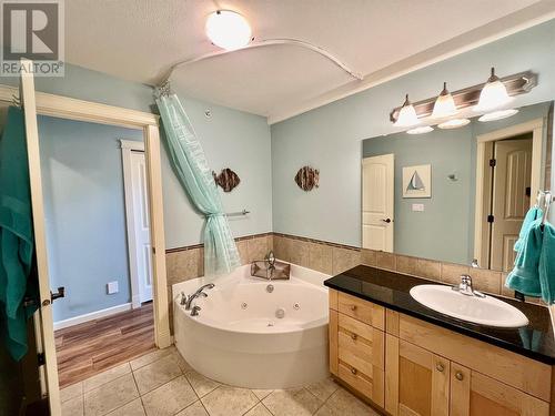 1130 Riverside Avenue Unit# 24, Sicamous, BC - Indoor Photo Showing Bathroom