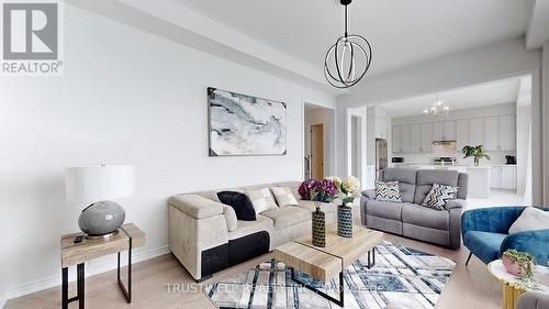 178 Rosanne Circle, Wasaga Beach, ON - Indoor Photo Showing Living Room