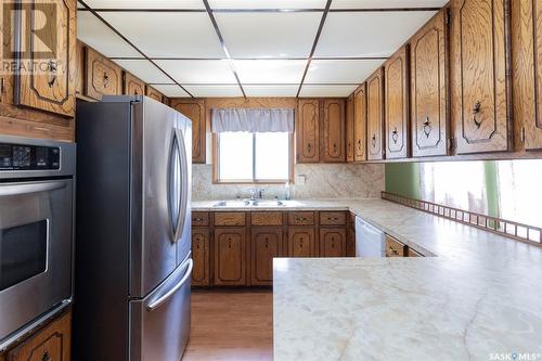 234 Heise Crescent, Saskatoon, SK - Indoor Photo Showing Kitchen With Double Sink