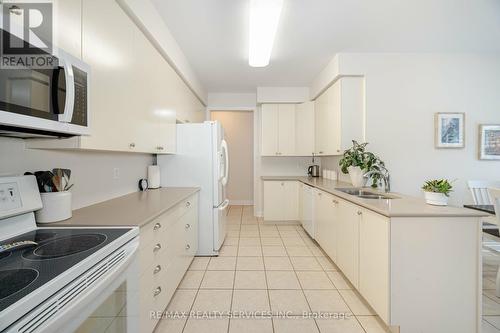 32 Calliandra Trail, Brampton, ON - Indoor Photo Showing Kitchen With Double Sink