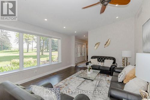 16786 Mount Wolfe Road, Caledon, ON - Indoor Photo Showing Living Room