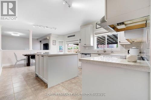 46 Amboise Crescent, Brampton, ON - Indoor Photo Showing Kitchen