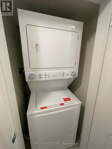 4 - 230 Lagerfeld Drive, Brampton, ON - Indoor Photo Showing Laundry Room