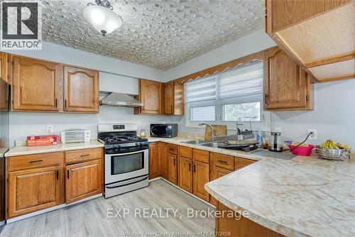 7 Debergh Avenue, Leamington, ON - Indoor Photo Showing Kitchen With Double Sink