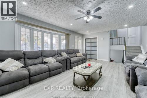 7 Debergh Avenue, Leamington, ON - Indoor Photo Showing Living Room