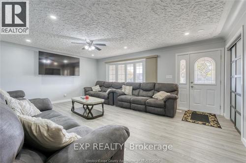 7 Debergh Avenue, Leamington, ON - Indoor Photo Showing Living Room