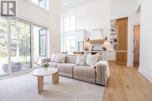 1131 Concession 6 W, Hamilton, ON - Indoor Photo Showing Living Room