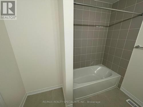 3950 Thomas Alton Boulevard, Burlington, ON - Indoor Photo Showing Bathroom