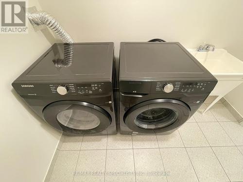 3950 Thomas Alton Boulevard, Burlington, ON - Indoor Photo Showing Laundry Room