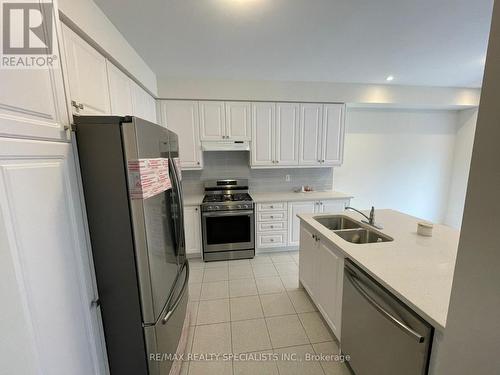 3950 Thomas Alton Boulevard, Burlington, ON - Indoor Photo Showing Kitchen With Double Sink