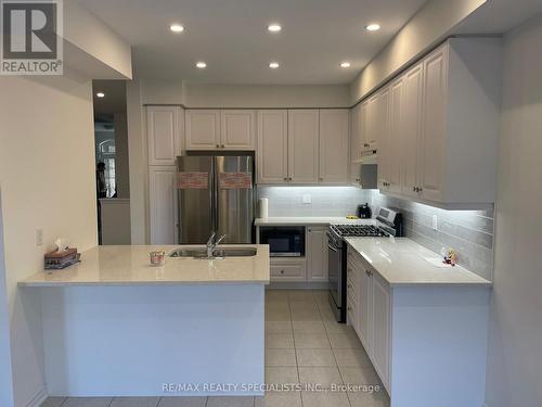 3950 Thomas Alton Boulevard, Burlington, ON - Indoor Photo Showing Kitchen With Double Sink With Upgraded Kitchen