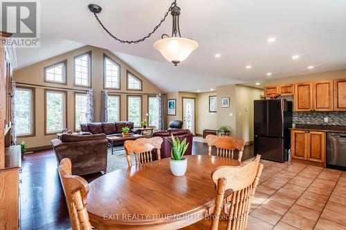 24 Wakunda Crescent, Tiny, ON - Indoor Photo Showing Dining Room