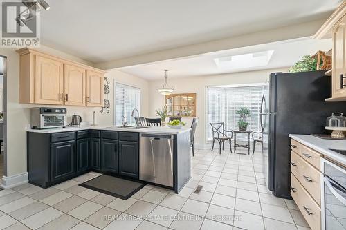 23 Hayleyvale Road, Caledon, ON - Indoor Photo Showing Kitchen