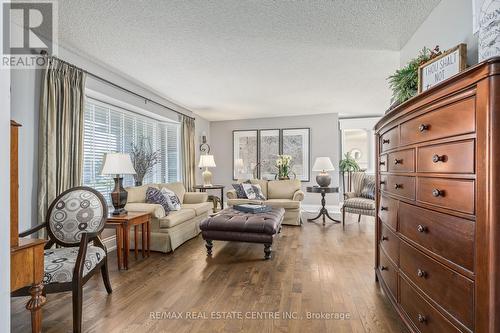 23 Hayleyvale Road, Caledon, ON - Indoor Photo Showing Living Room