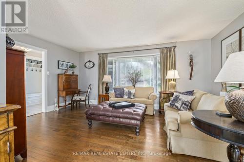 23 Hayleyvale Road, Caledon, ON - Indoor Photo Showing Living Room