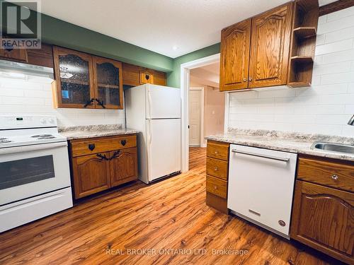 Unit Kitchen - Lower - 17 Bobolink Drive, Tillsonburg, ON - Indoor Photo Showing Kitchen