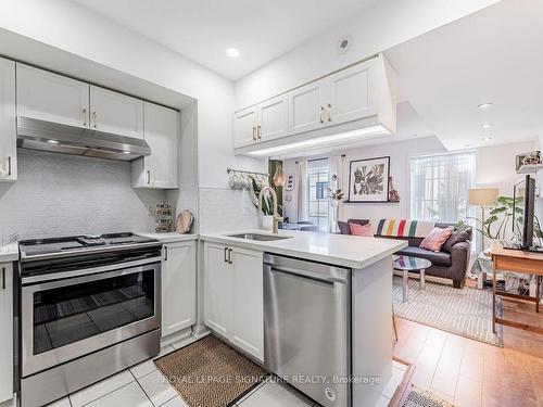 741-5 Everson Dr, Toronto, ON - Indoor Photo Showing Kitchen