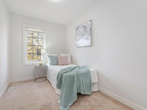 3-735 Sheppard Ave, Pickering, ON - Indoor Photo Showing Bedroom